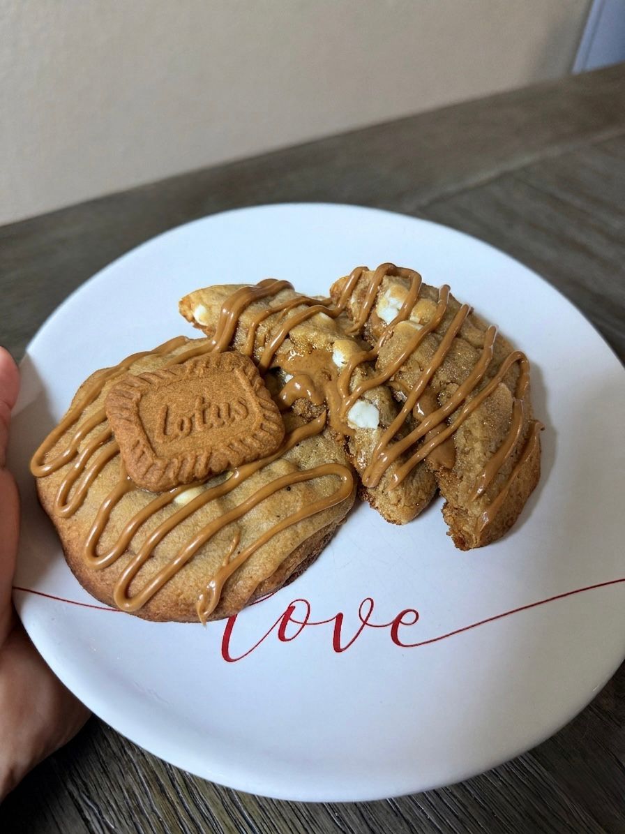 Biscoff drizzle cookies
