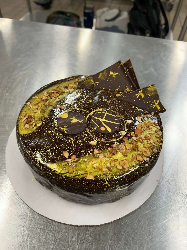Pistachio chocolate mirror cake